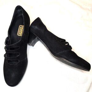 Munro | Maria Black Suede Heels